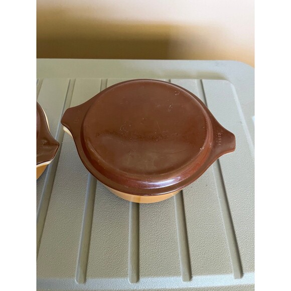 Vintage Pyrex Covered Casserole Dishes Bowls Tan Orange Gold with Brown Lid - Picture 11 of 11